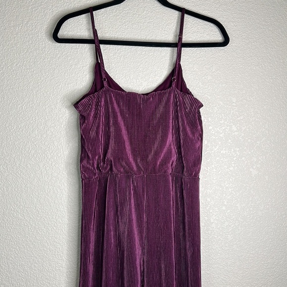 Forever 21 Plum Wide Leg Pleated Plisse Sheer Jumpsuit Size Small - Picture 4 of 7